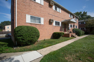 Powhattan Village Apartments in Essington, PA - Building Photo - Building Photo