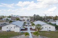 1322 Miramar St in Cape Coral, FL - Foto de edificio - Building Photo