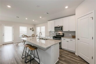 1404 Deering Run in Leander, TX - Foto de edificio - Building Photo