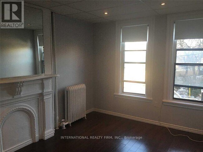 201 Dundas St E in Toronto, ON - Building Photo - Building Photo