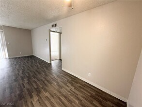 2981 Juniper Hills Blvd in Las Vegas, NV - Building Photo - Building Photo