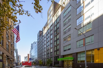 535 W 43rd Street in New York, NY - Foto de edificio - Building Photo