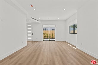 5841 Kester Ave in Los Angeles, CA - Building Photo - Building Photo