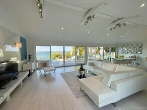 16 N Shore Rd in Hampton Bays, NY - Building Photo - Building Photo