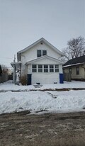 1906 K St SW in Cedar Rapids, IA - Building Photo
