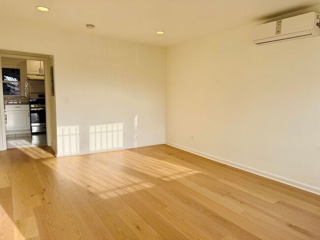 3418 Cimarron St in Los Angeles, CA - Building Photo - Building Photo