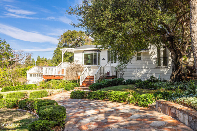 2498 Hereford Rd in Westlake Village, CA - Foto de edificio - Building Photo