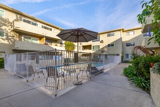 Oak Tree Apartments in Van Nuys, CA - Foto de edificio - Other