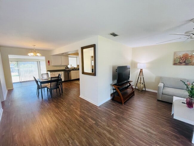 17430 W Carnegie Cir in Ft. Myers, FL - Building Photo - Building Photo
