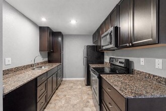 9917 Holly Dr in Everett, WA - Building Photo - Building Photo