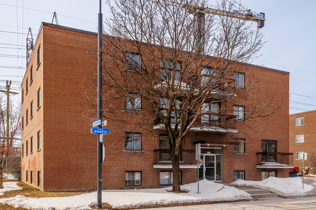 500 Ampère Av in Laval, QC - Building Photo - Building Photo