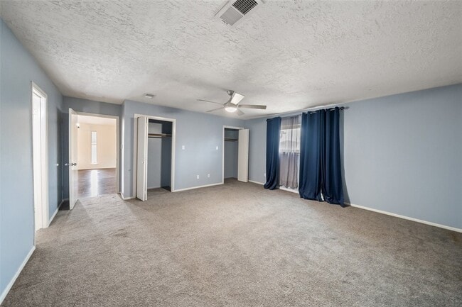 416 Rolling Hills Dr W in Conroe, TX - Foto de edificio - Building Photo