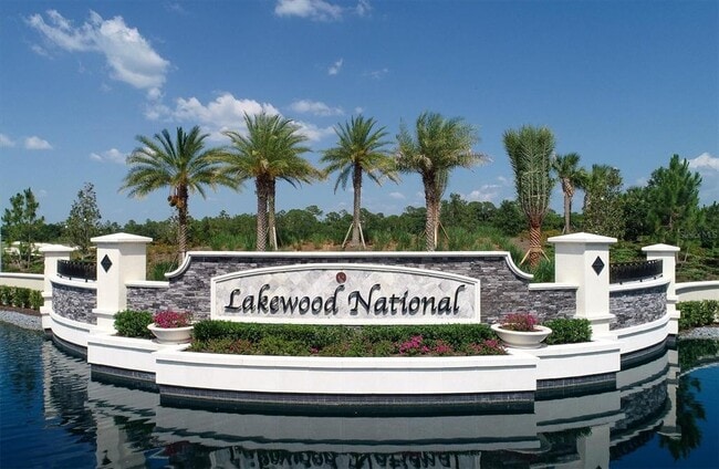5624 Palmer Cir in Bradenton, FL - Foto de edificio - Building Photo