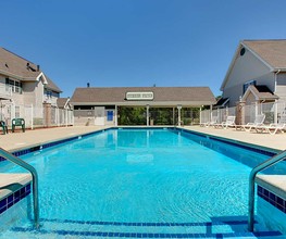 Buckhorn Station Apartment Homes in Cudahy, WI - Foto de edificio - Building Photo