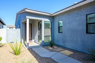 824 E Monte Wy in Phoenix, AZ - Building Photo - Building Photo