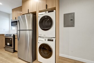 2525 Beverley Ave, Unit 10 in Santa Monica, CA - Building Photo - Building Photo