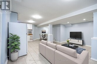 66 Carley Crescent in Barrie, ON - Building Photo - Building Photo