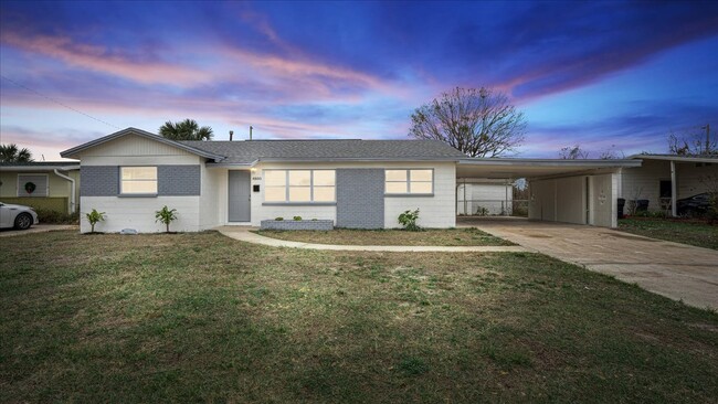 property at 4800 Key Largo Dr W