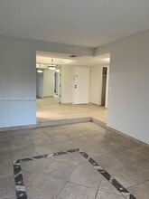 3670 Inverrary Dr in Lauderhill, FL - Foto de edificio - Building Photo