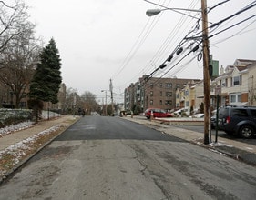 49 Elm Ave in Mount Vernon, NY - Building Photo - Building Photo