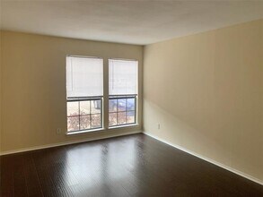 15151 Berry Trail in Dallas, TX - Foto de edificio - Building Photo