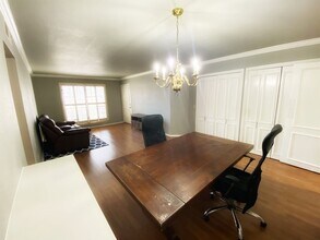 7815 Broadway in San Antonio, TX - Building Photo - Building Photo