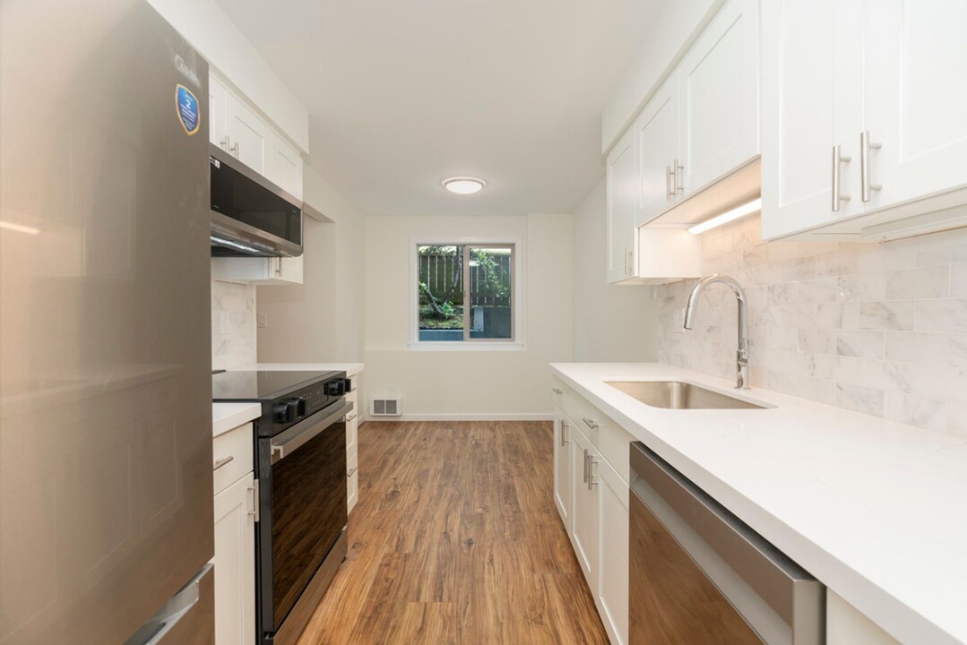 4513 Fremont Ave N in Seattle, WA - Building Photo