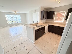 4005 NW 87th Ave in Sunrise, FL - Building Photo - Building Photo