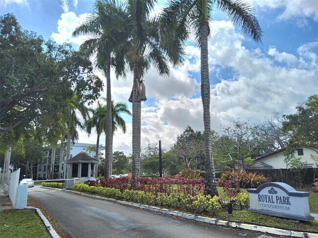 property at 112 Royal Pk Dr