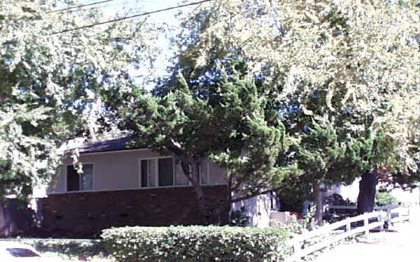 10124 Mountair Ave in Tujunga, CA - Foto de edificio