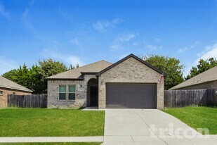 1908 Carrington Dr in Glenn Heights, TX - Building Photo