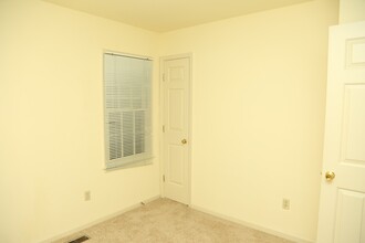 380 Minor Ridge Rd in Charlottesville, VA - Foto de edificio - Building Photo