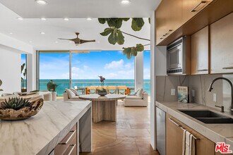 25102 Malibu Rd in Malibu, CA - Building Photo - Building Photo