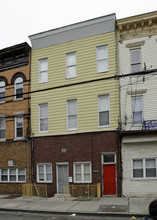 1142 Summit Ave in Jersey City, NJ - Foto de edificio - Building Photo