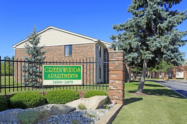 Greenwoods Apartments in Farmington Hills, MI - Building Photo - Building Photo