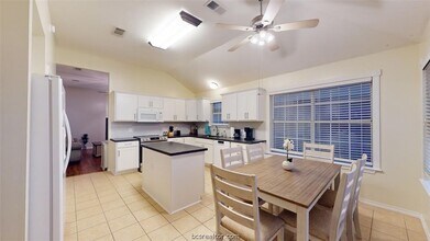 810 Camellia Ct in College Station, TX - Building Photo - Building Photo