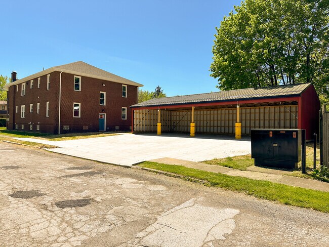 840 W Indianola Ave in Youngstown, OH - Building Photo - Building Photo