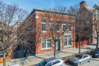 260 College St in Burlington, VT - Foto de edificio - Building Photo