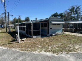 9 Crest Ave in Mount Dora, FL - Building Photo