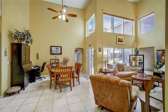 1046 Satinleaf St in Hollywood, FL - Building Photo - Building Photo