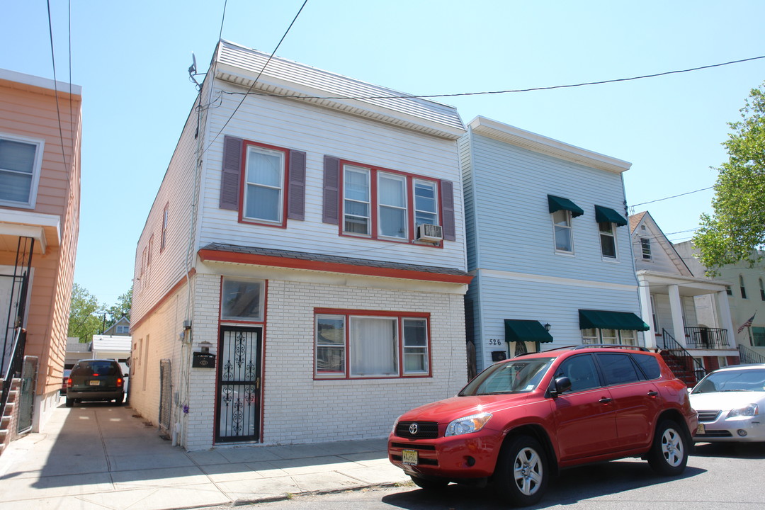 526-528 Penn St in Perth Amboy, NJ - Building Photo