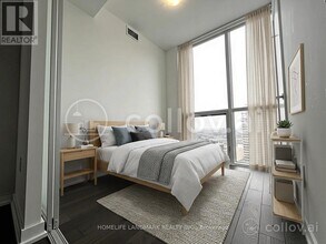 1 Yorkville Ave in Toronto, ON - Building Photo - Building Photo