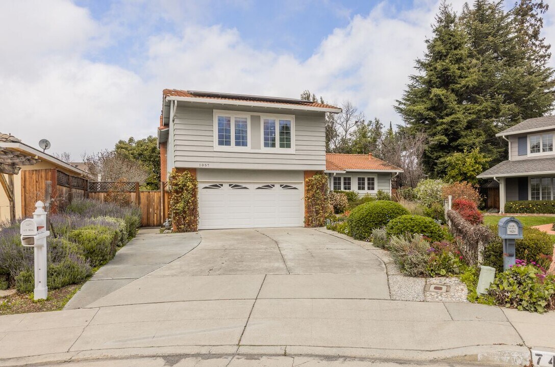 1057 Iris Ave in Sunnyvale, CA - Building Photo