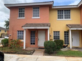 4243 NW 68 Way, Unit TOWNHOUSE in Fort Lauderdale, FL - Building Photo