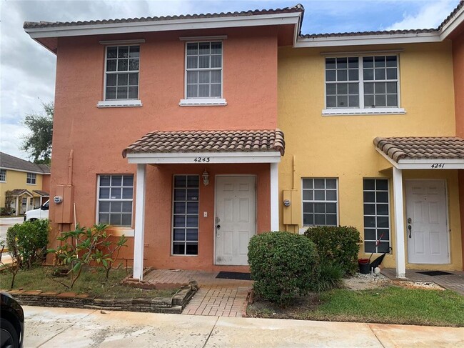 4243 NW 68 Way, Unit TOWNHOUSE