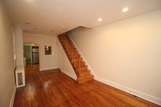 319 S Washington St in Baltimore, MD - Building Photo - Building Photo
