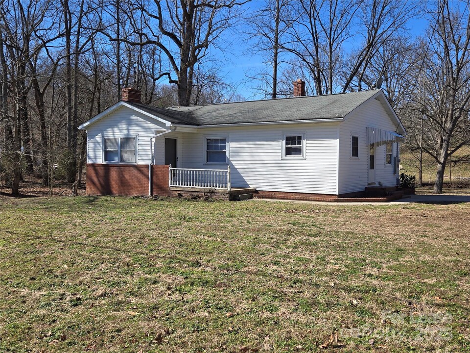 1419 Mt Ulla Hwy in Mount Ulla, NC - Building Photo