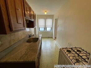 53 Fellsway W, Unit 16 in Medford, MA - Building Photo - Building Photo