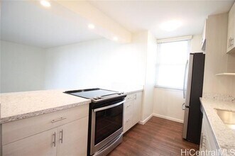 2600 Pualani Way in Honolulu, HI - Building Photo - Building Photo