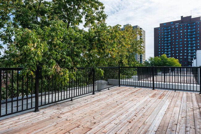 3505 Rue De Bullion, Unit SI ID1261810P in Montréal, QC - Building Photo - Building Photo